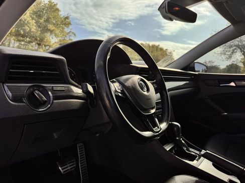 Used 2020 Volkswagen Passat 2.0T R-Line image 11