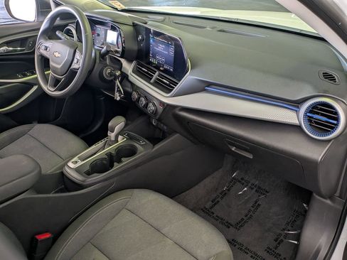 Used 2025 Chevrolet Trax LS FWD image 26