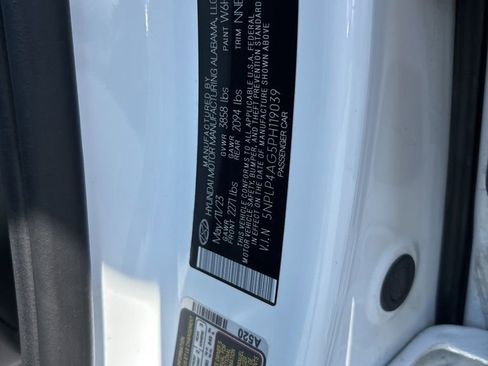 Used 2023 Hyundai Elantra Limited FWD image 12