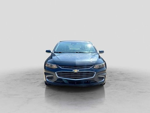 Used 2017 Chevrolet Malibu LT w/ Leather Package FWD image 9