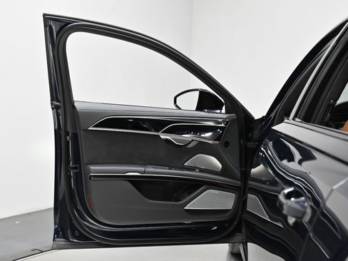 Used 2022 Audi S8 image 20