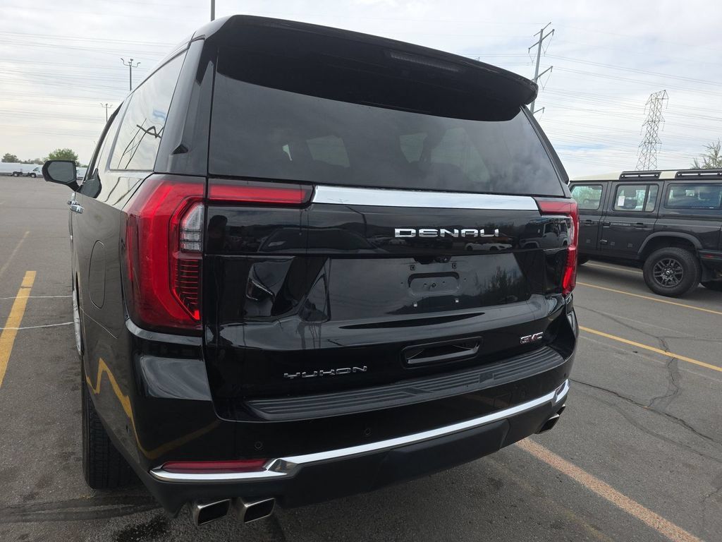 Used 2025 GMC Yukon XL Denali AWD/4WD image 3