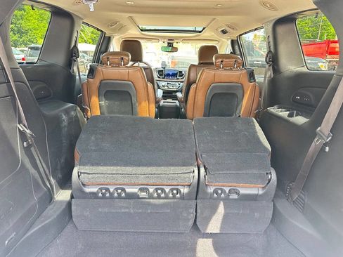 Used 2017 Chrysler Pacifica Limited FWD image 6