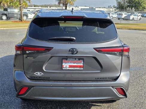 Certified 2025 Toyota Highlander Limited image 3