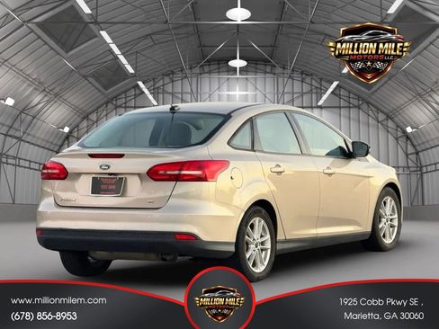 Used 2017 Ford Focus SE w/ Cold Weather Package FWD image 9