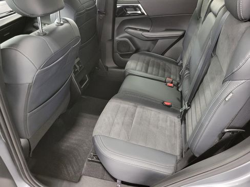 Used 2024 Mitsubishi Outlander AWD image 21