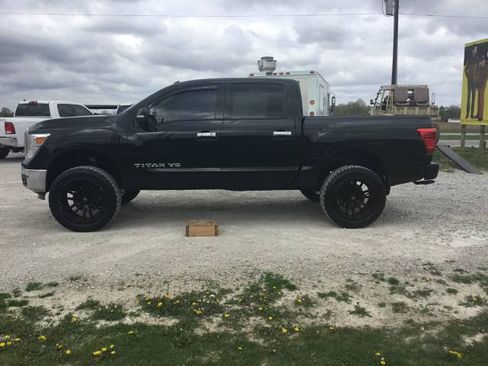 Used 2019 Nissan Titan SV w/ SV Convenience Package AWD/4WD image 6
