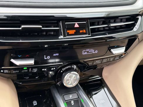 Used 2023 Acura MDX SH-AWD w/ Technology Package image 17