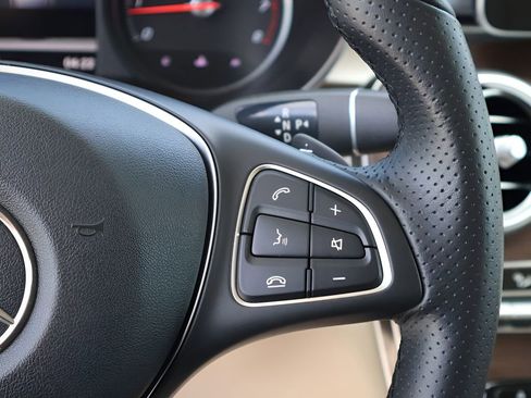 Used 2019 Mercedes-Benz GLC 300 4MATIC image 29