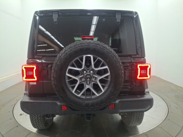 Used 2024 Jeep Wrangler Unlimited Sahara w/ Dual Top Group AWD/4WD image 6