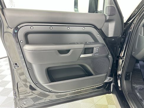 Used 2026 Land Rover Defender 130 X-Dynamic SE AWD/4WD image 14