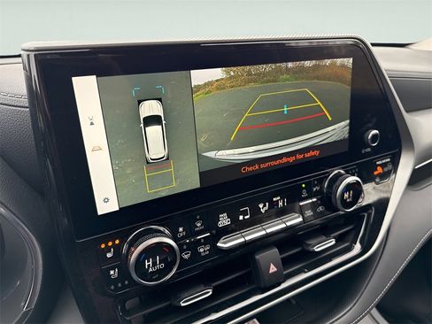 Used 2023 Toyota Highlander Limited image 28