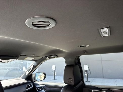 Used 2024 Chevrolet Suburban LT image 19