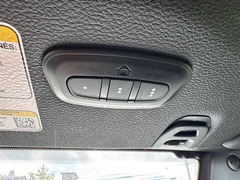 Used 2024 Jeep Wrangler Unlimited image 17