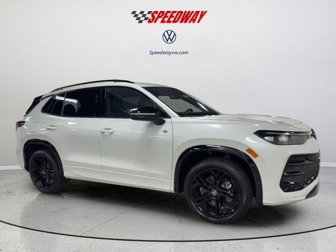 New 2026 Volkswagen Tiguan SE R-Line AWD/4WD image 13