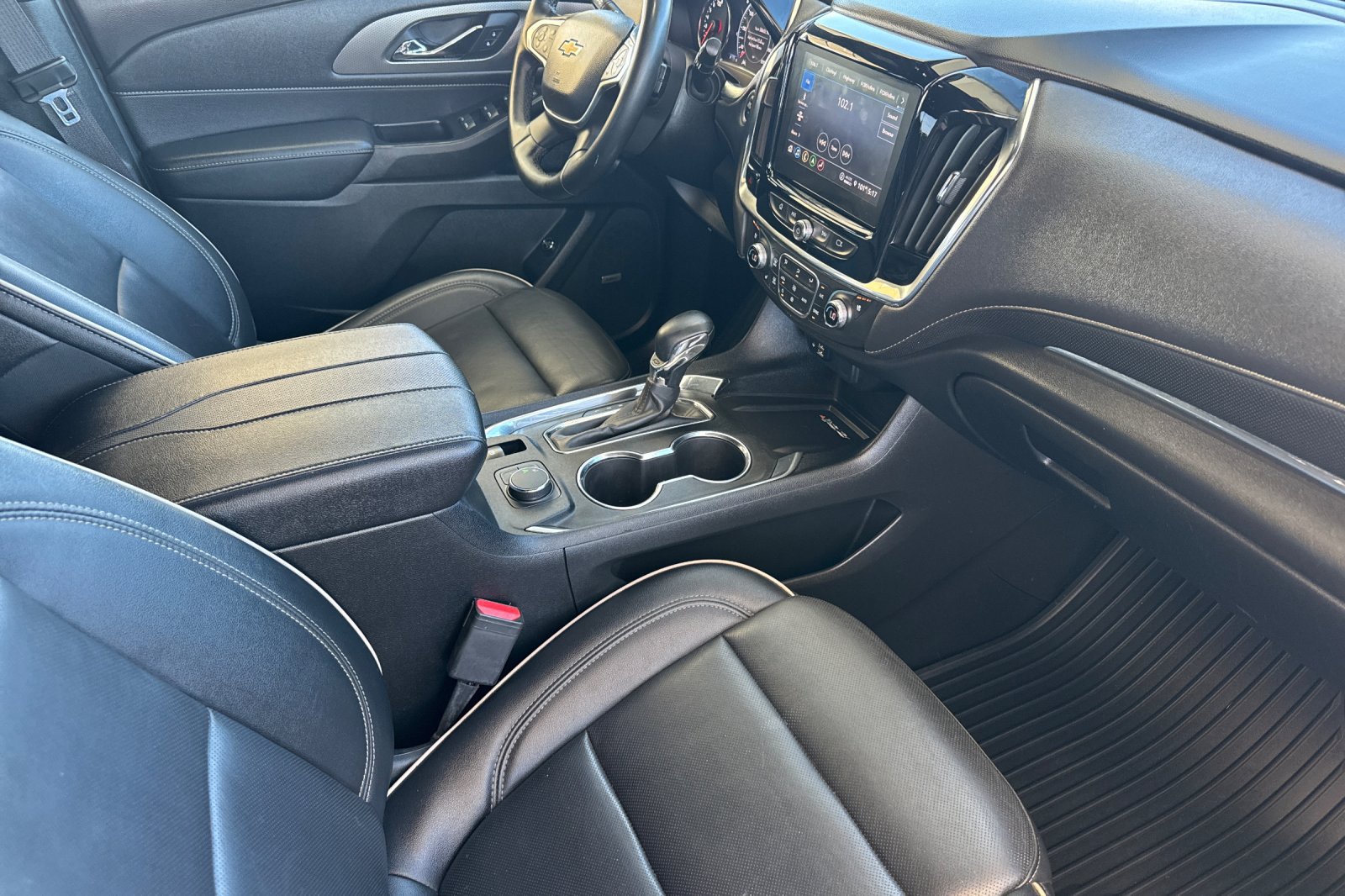 Used 2023 Chevrolet Traverse Premier FWD image 17