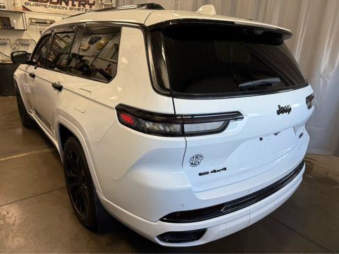 Used 2022 Jeep Grand Cherokee L Overland w/ Luxury Tech Group IV image 5