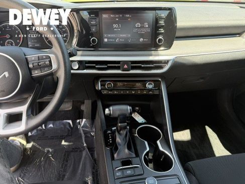 Used 2022 Kia K5 LXS FWD image 17