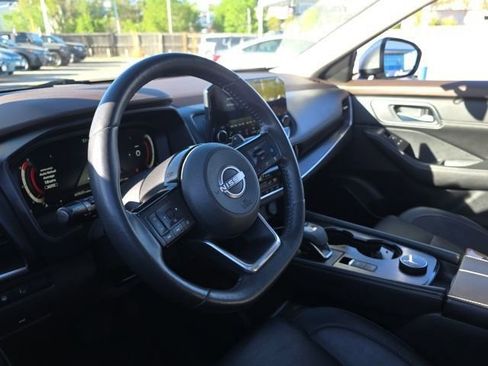 Used 2022 Nissan Rogue Platinum w/ Head-Up Display Package image 9