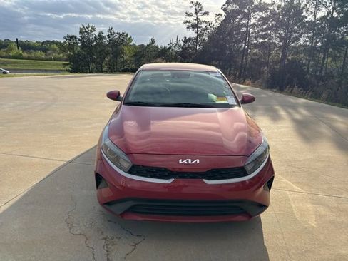 Used 2023 Kia Forte LXS image 2