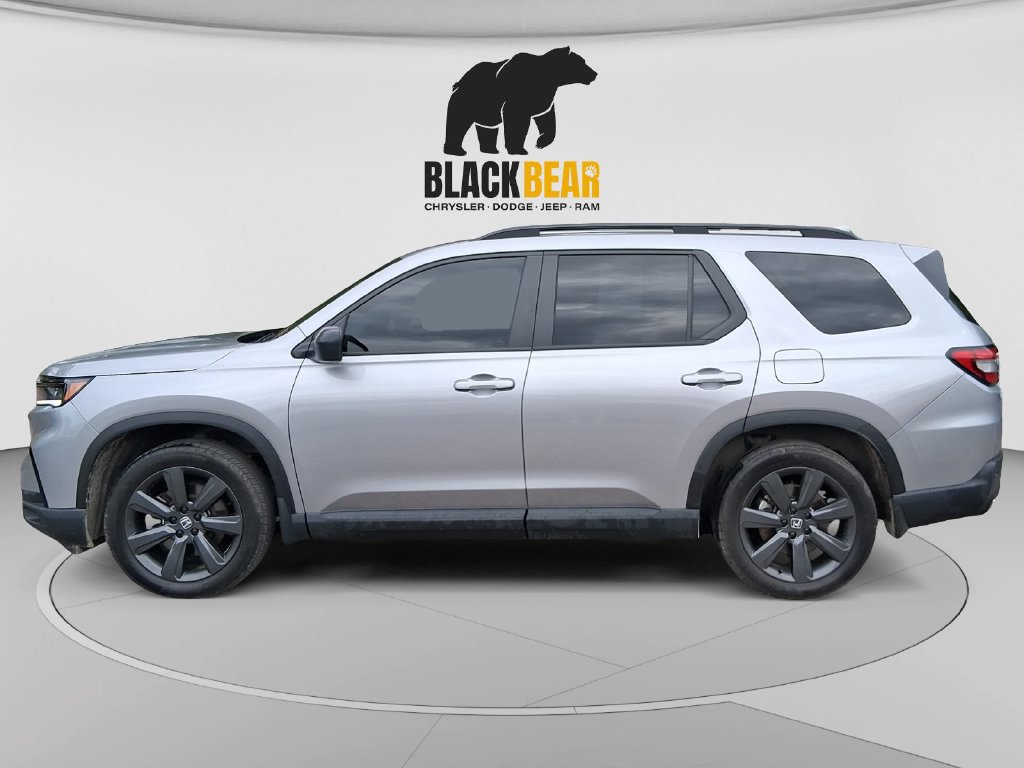 Used 2025 Honda Pilot Sport image 6