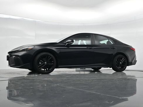 Used 2025 Toyota Camry SE FWD image 24