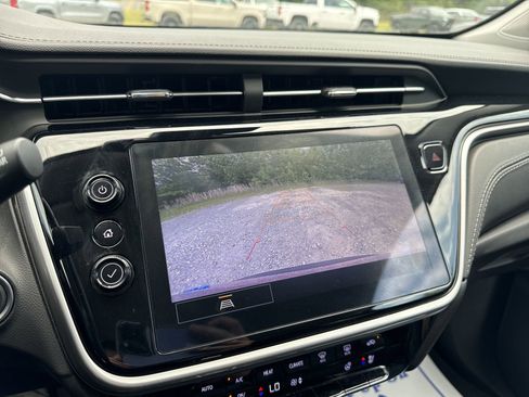 Used 2022 Chevrolet Bolt EUV LT w/ Convenience Package FWD image 20