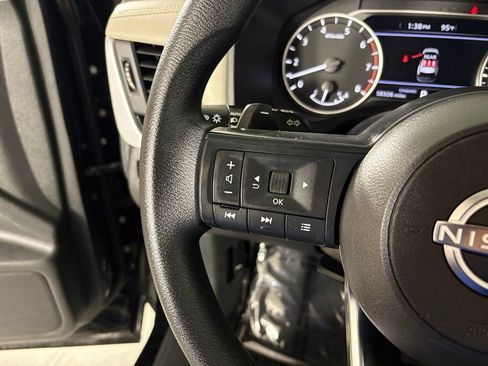 Used 2024 Nissan Rogue SV FWD image 20