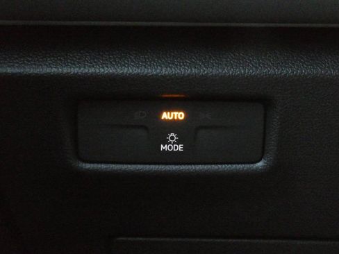 Used 2026 Volkswagen Tiguan SE AWD/4WD image 11