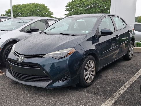Used 2017 Toyota Corolla LE w/ Carpet Mat Package (TMS) FWD image 3
