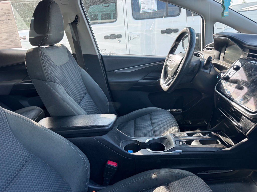 Used 2023 Chevrolet Bolt LT w/ Driver Confidence Package FWD image 4