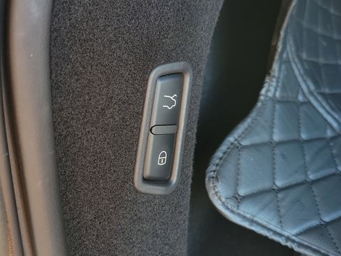 Used 2021 Maserati Levante Base image 11