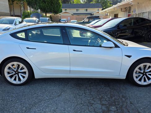 Used 2023 Tesla Model 3 Standard Range RWD image 4
