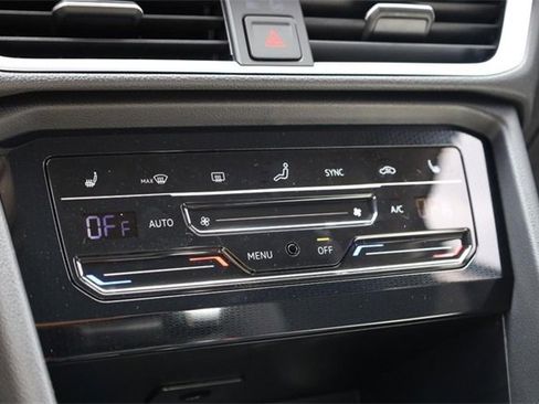 New 2025 Volkswagen Taos SE image 16