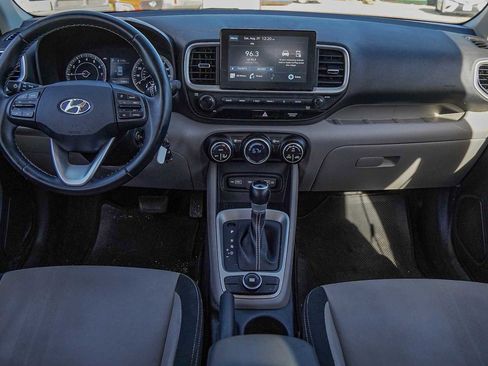 Used 2022 Hyundai Venue SEL image 24