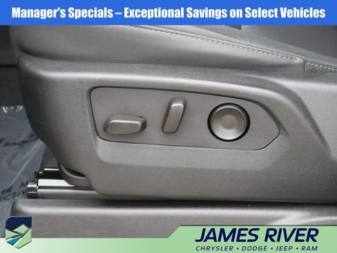Used 2024 Chevrolet Suburban LT AWD/4WD image 25