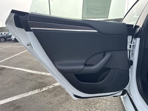 Used 2022 Tesla Model S image 29