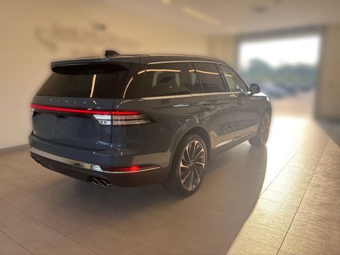 Certified 2025 Lincoln Aviator Reserve AWD/4WD image 2