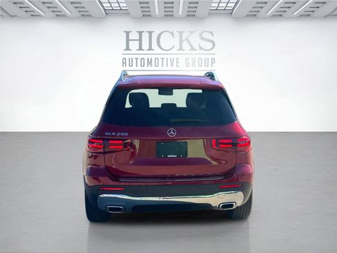 Used 2025 Mercedes-Benz GLB 250 image 3