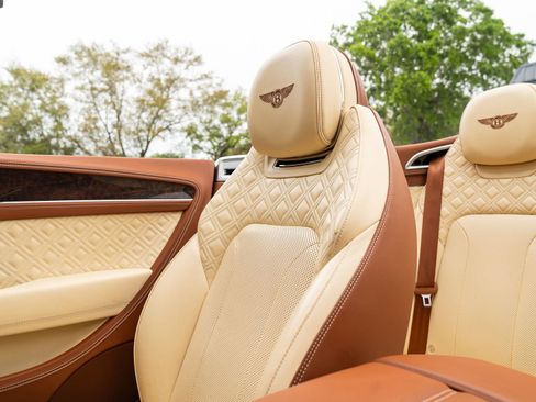 Used 2021 Bentley Continental GT AWD/4WD image 28