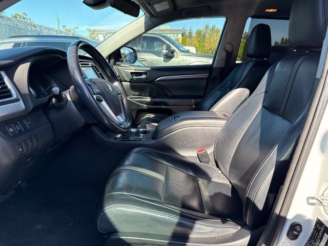 Used 2017 Toyota Highlander SE FWD image 5