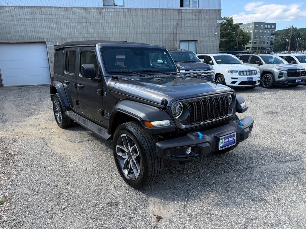 Used 2024 Jeep Wrangler Unlimited w/ Convenience Group AWD/4WD image 9