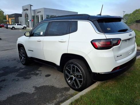 Used 2025 Jeep Compass Limited w/ Elite Group image 9