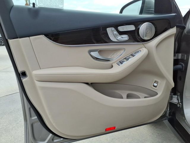 Used 2021 Mercedes-Benz GLC 300 4MATIC image 12