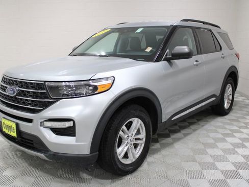 Used 2023 Ford Explorer XLT w/ Equipment Group 202A image 7