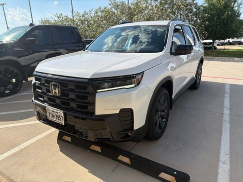 Used 2026 Honda Pilot Sport image 2