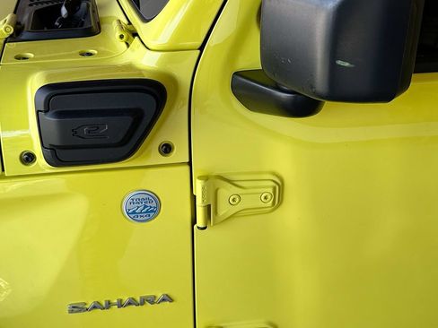 Used 2023 Jeep Wrangler Unlimited Sahara w/ Cold Weather Group AWD/4WD image 34