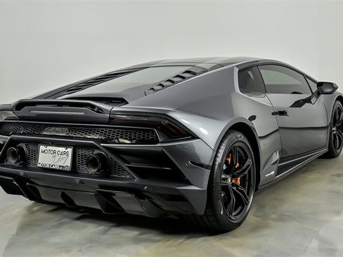 Used 2020 Lamborghini Huracan EVO RWD image 9