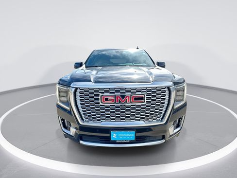 Used 2024 GMC Yukon Denali w/ Advanced Technology Package AWD/4WD image 3