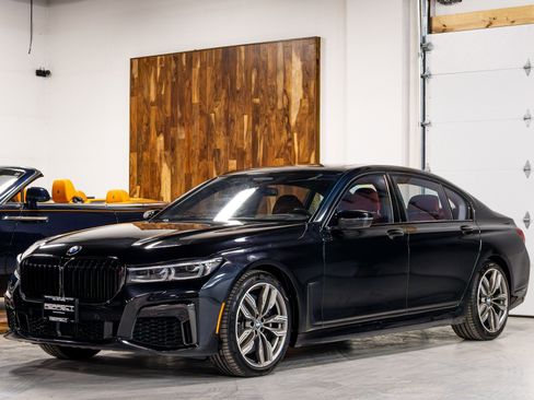 Used 2022 BMW M760i xDrive image 2